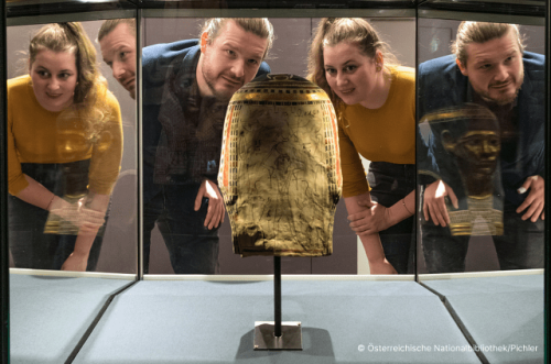 Schau durch ein Fenster in die Vergangenheit: erlebe 3000 Jahre ägyptische Geschichte im Papyrusmuseum der Österreichischen Nationalbibliothek